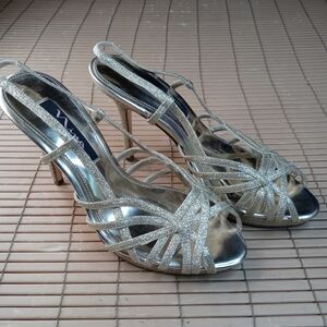 Nina New York women's 4" stiletto heel sandal. Sz 7.5M. Gold glitter leather sli